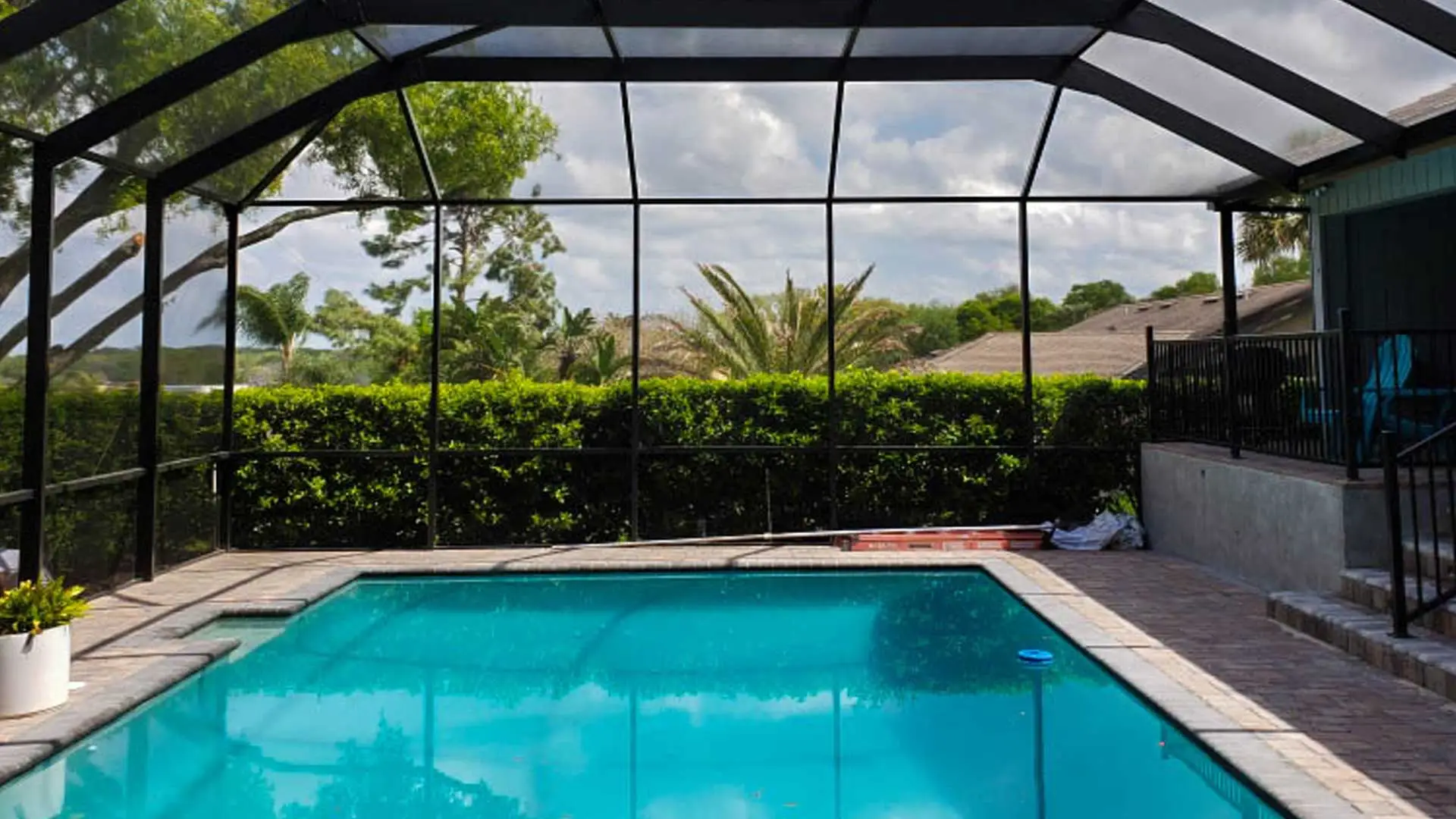 Pool cage built by True Aluminum